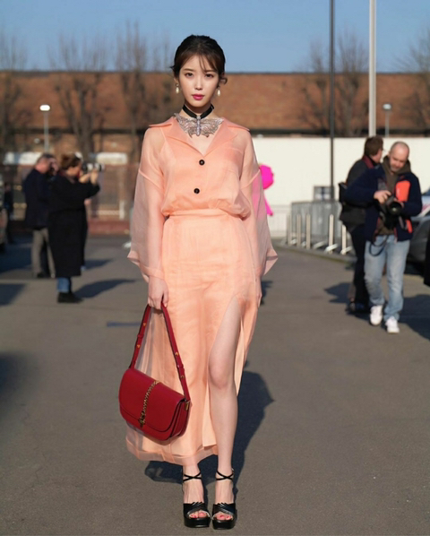 구찌 패션쇼 참가 아이유 ㄷ ㄷ | 인스티즈