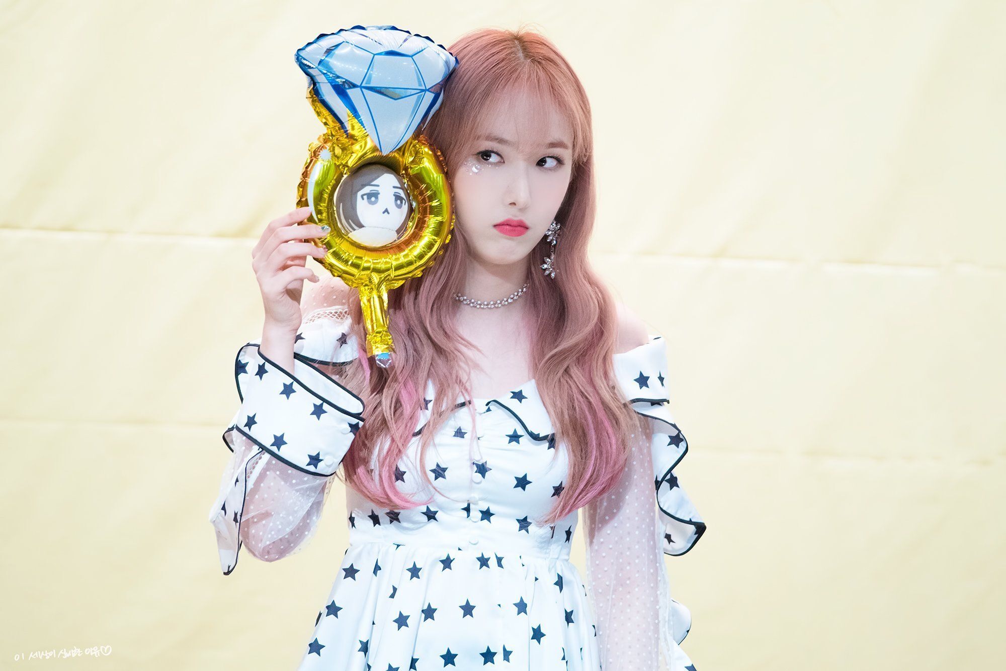 졸다가 보니까 은근히 미인인 듯한 여자친구 신비.jpgif | 인스티즈