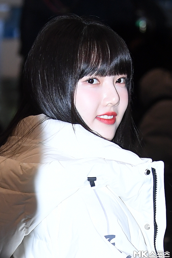 일본 공연 차 출국하는 여자친구.jpg | 인스티즈