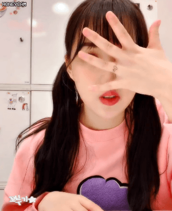 언니가 반지 그려준거 자랑하는 여자친구 예린이.gif | 인스티즈