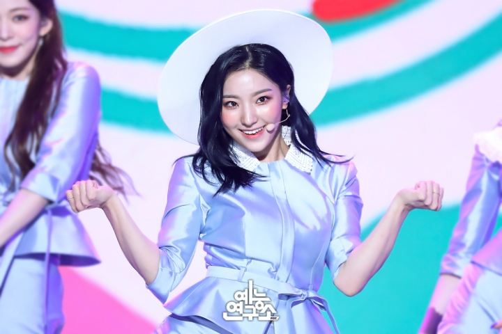 섹시카리스마 캐릭터로 착각하기 쉬운 연예인.jpgif | 인스티즈