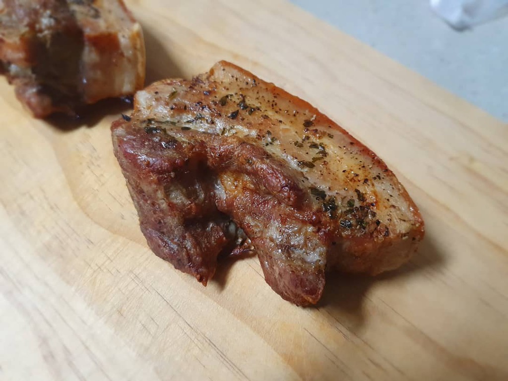 에어프라이어로 구운 삼겹살 비주얼 | 인스티즈