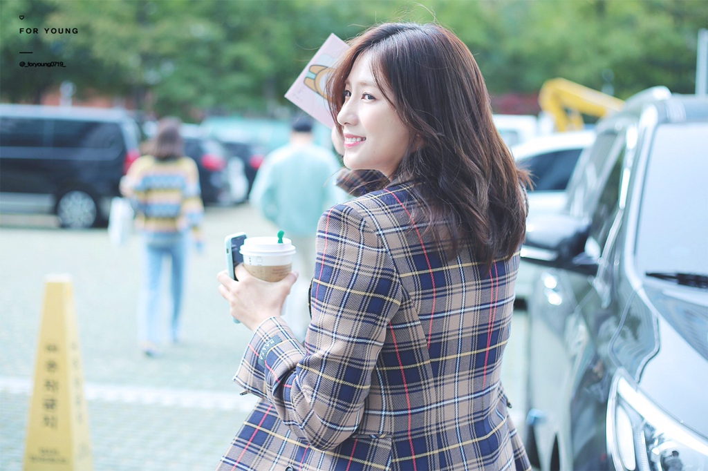 [에이핑크] 오늘은 기타 줄 교체 할 예정이라서 하영이 | 인스티즈