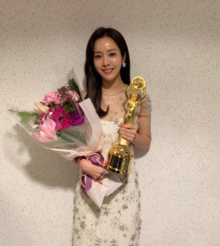 지민 누나 청룡 여우주연상 수상 축하해요! (뒷북 ㅈㅅ...) | 인스티즈