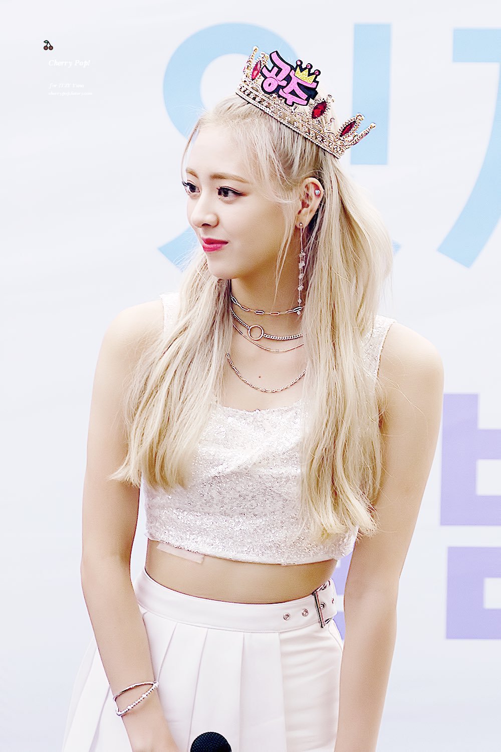 금발머리 ITZY 유나.jpgif | 인스티즈