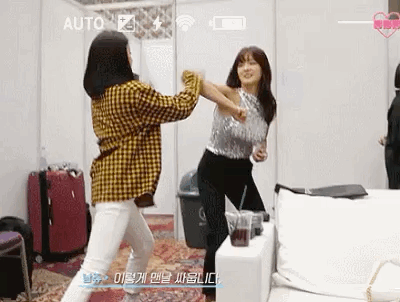 에이핑크 초롱 뚜시뚜시 to 보미.gif | 인스티즈