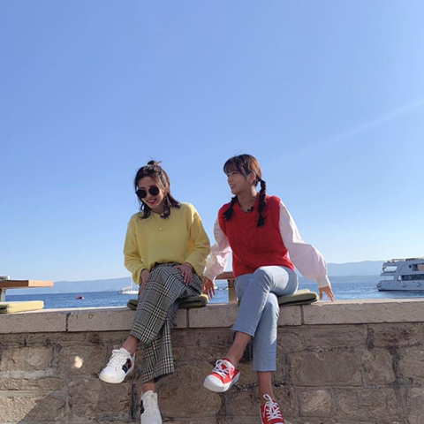 크로아티아에서 일을 하고 있는 에이핑크 초롱 보미.jpg | 인스티즈