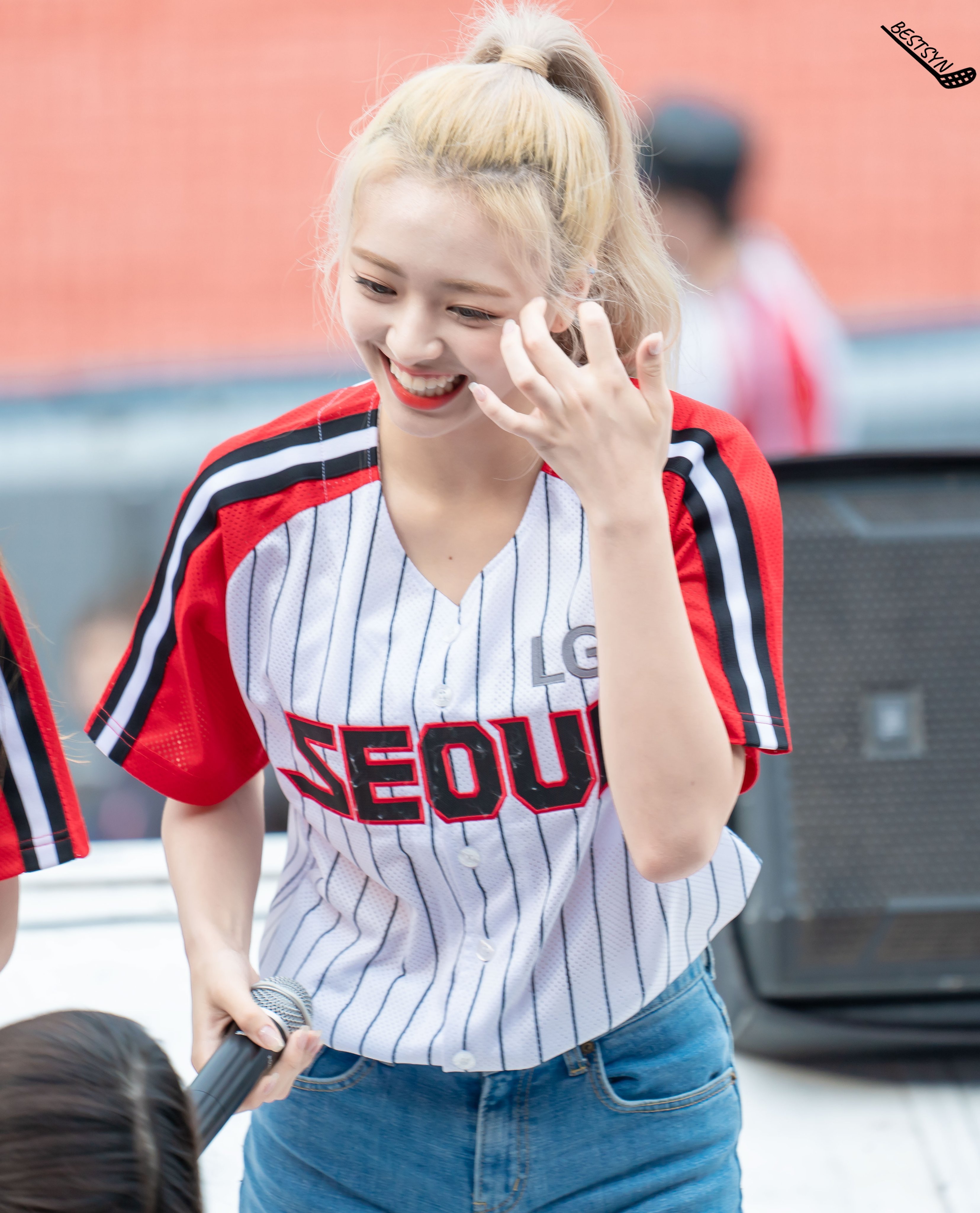 금발머리 ITZY 유나.jpgif | 인스티즈