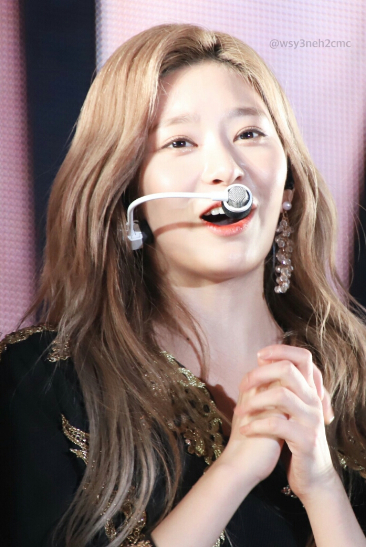 공연 중 찍힌 여신 아이즈원 김민주 사진 | 인스티즈