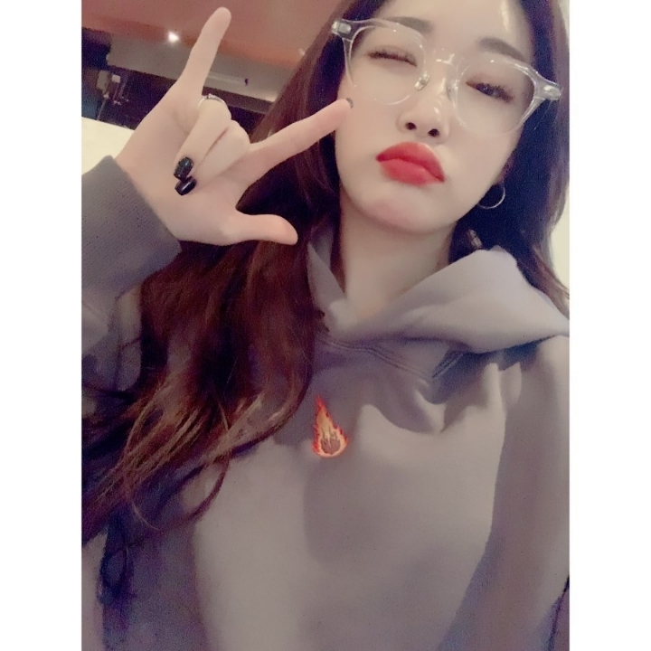 오늘자 청하 인스타 | 인스티즈