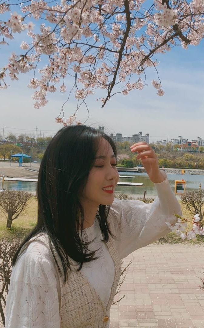 야심한 시간에 보니까 은근히 미인인 듯한 여자친구 신비.jpgif | 인스티즈