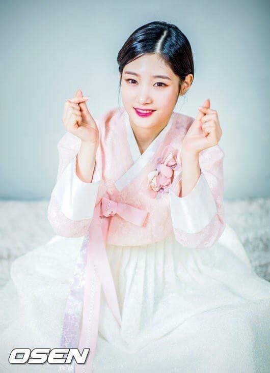 2020년 새해 기념 한복입은 정채연 .jpgif | 인스티즈