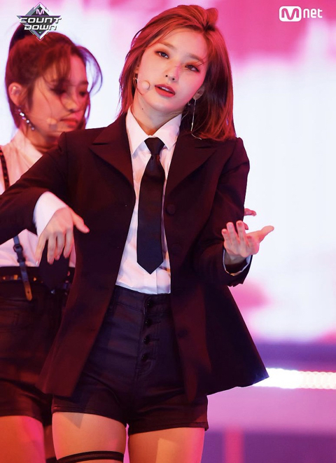 자기 전에 모두들 굿나잇하시라는 의미로 이새롬 사진.jpgif | 인스티즈