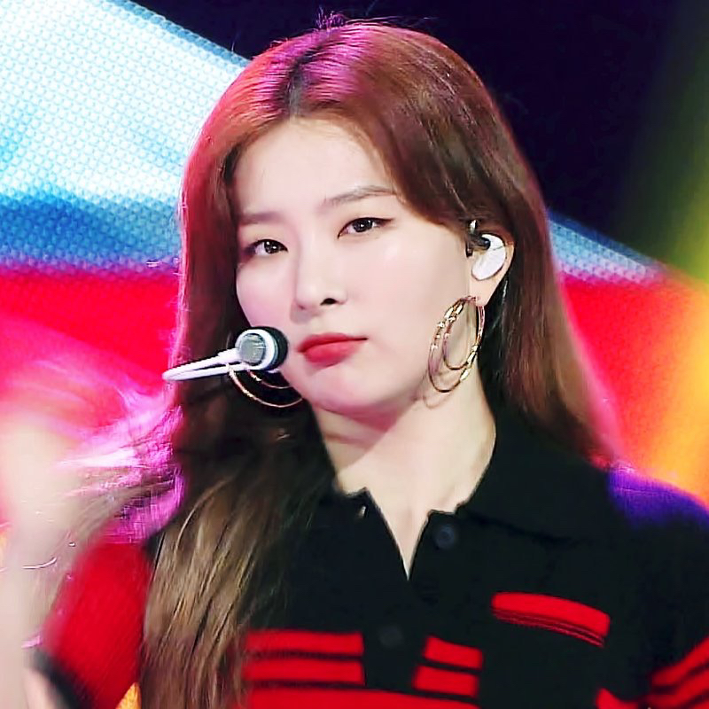 빨간 의상이 잘 어울리는 레드벨벳 슬기.jpgif | 인스티즈