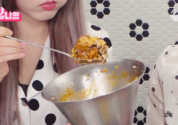 언니에 대한 사랑이 넘쳐나는 여자친구 신비.gif | 인스티즈