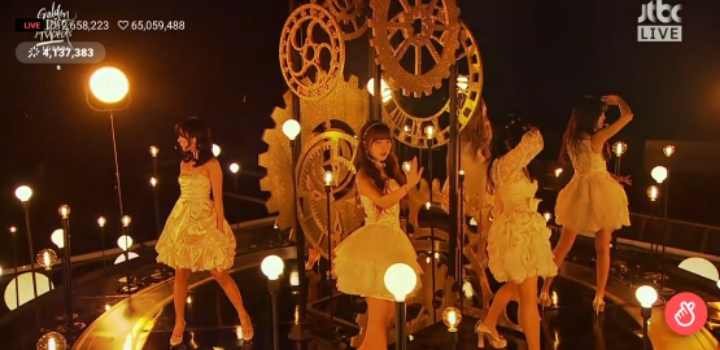 190105 골든디스크어워즈 어워즈 레전드 찍은 여자친구.jpg | 인스티즈