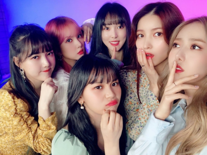 세로라이브 찍다가 몰래카메라 당한 여자친구💕 | 인스티즈