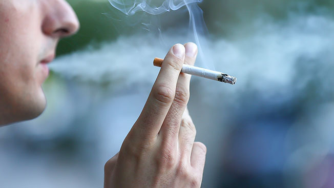 최악의 인간은?시도때도 없이 담배 길빵하는 사람 vs 술 한잔 마시면 운전대 잡으려고 하는 사람 | 인스티즈