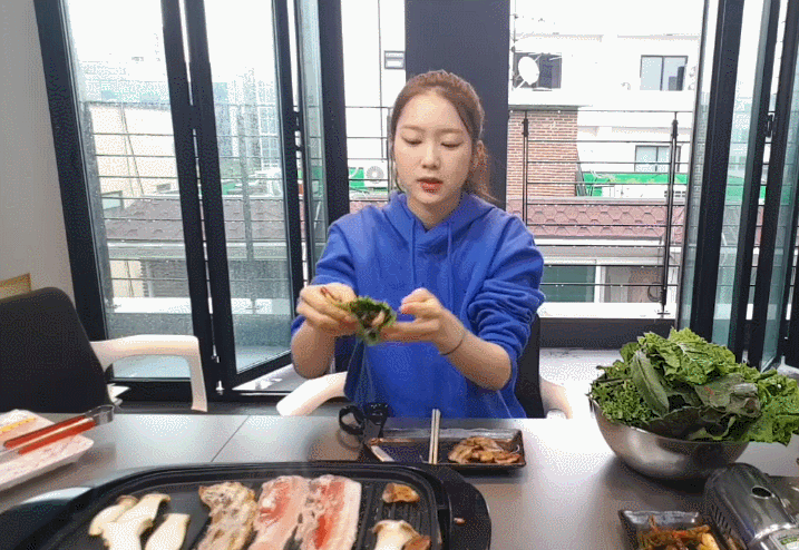 오마이걸 지호 삼겹살 먹방 | 인스티즈