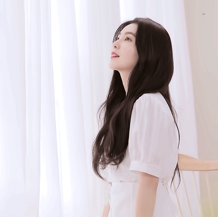 꽃을 든 아이린.gif | 인스티즈