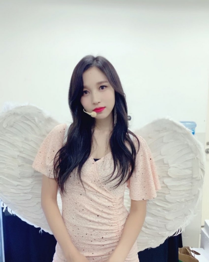 트와이스 팬미팅에서 유일하게 코스튬을 안한 멤버 | 인스티즈