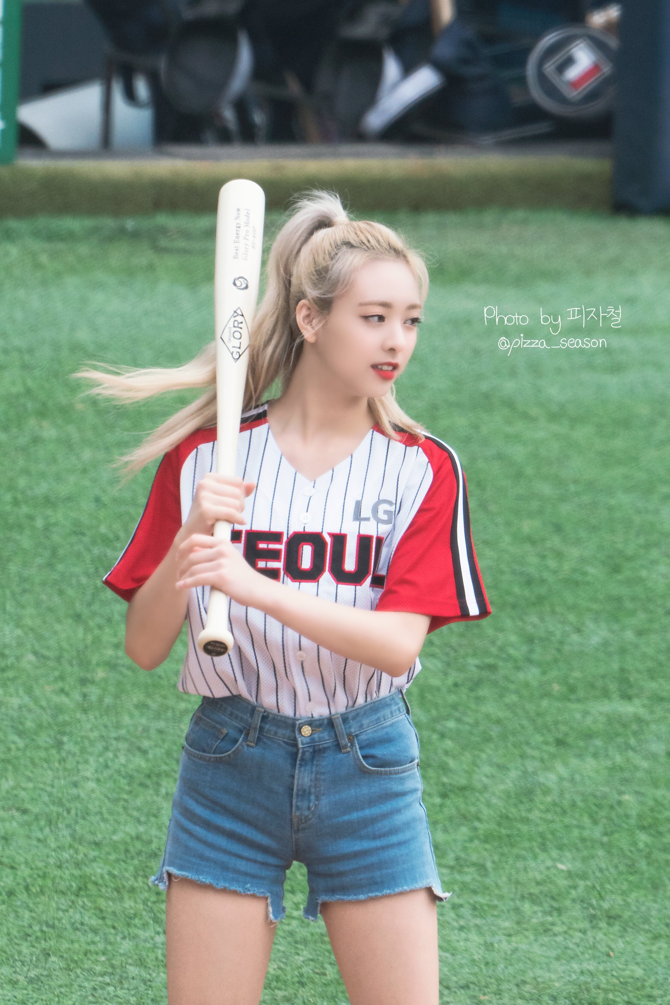 금발머리 ITZY 유나.jpgif | 인스티즈