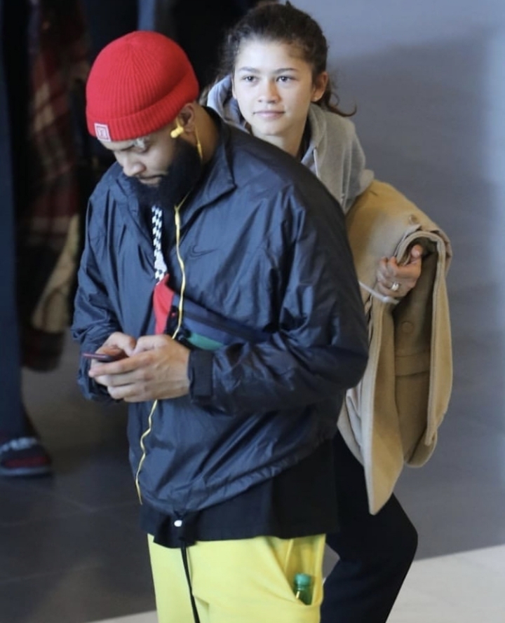 공항에서 아는 지인 만난 젠다야.jpg | 인스티즈