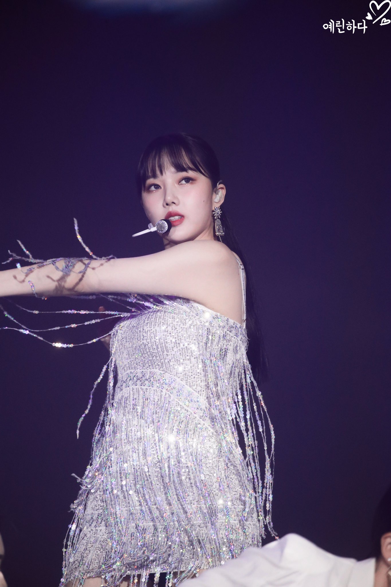 은근히 미인인 듯한 은갈치 패션의 여자친구 예린이.pgif | 인스티즈
