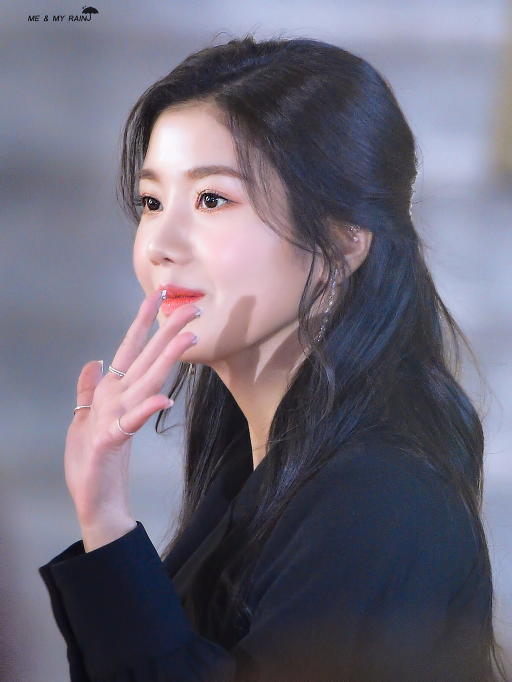 [아이즈원] 비가 많이 내려오고 있어서 권은비 | 인스티즈