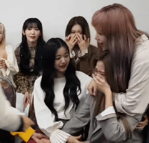 눈물바다...아이즈원 권은비 생일 브이앱 | 인스티즈