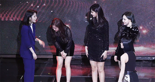 아이유를 대하는 트와이스 친구들.jpgif | 인스티즈