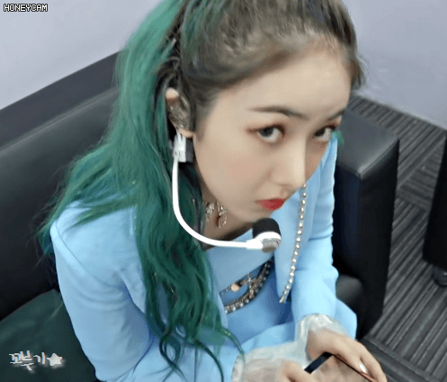 가글같다는 말에 심기가 불편해진 여자친구 신비.gif | 인스티즈