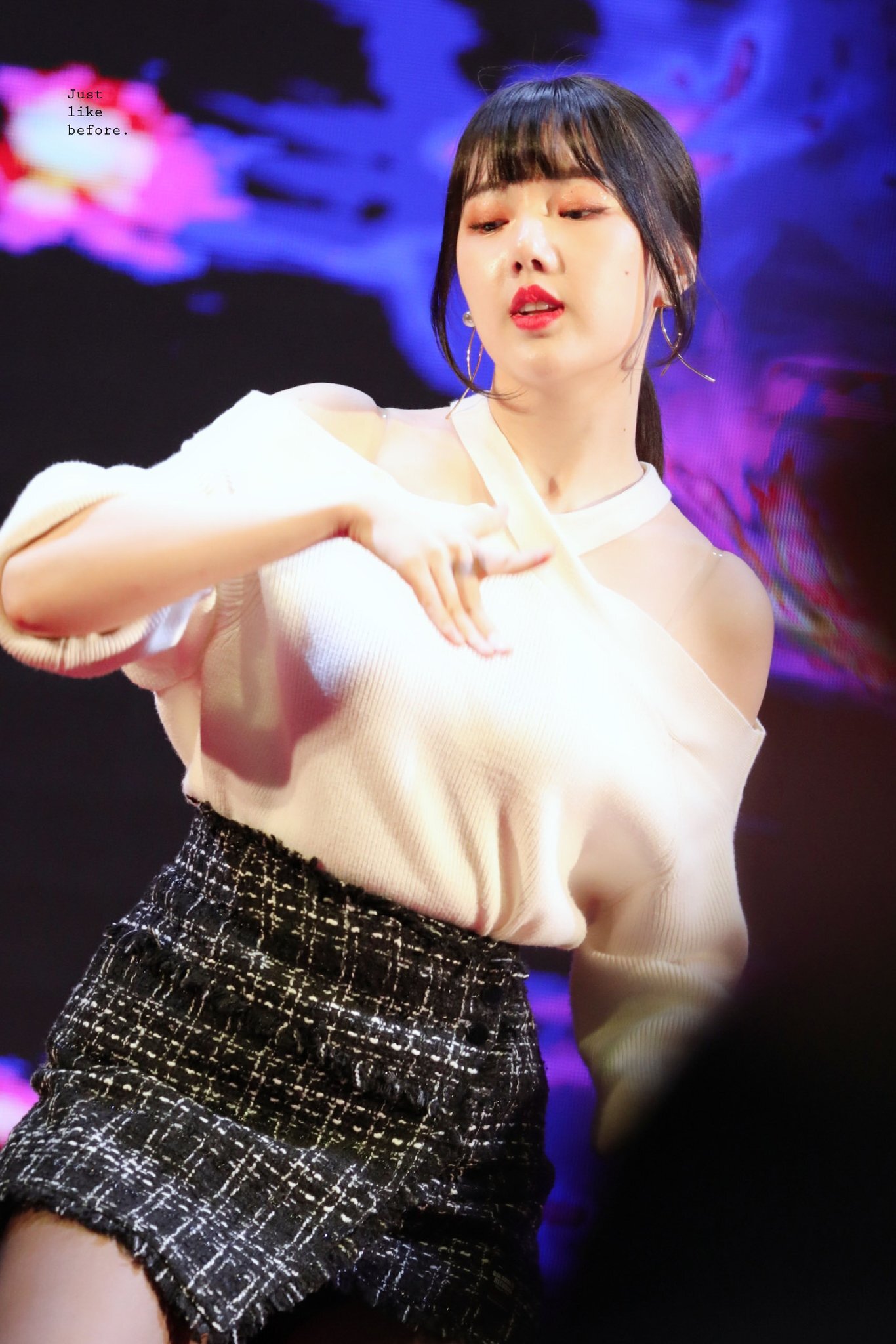 식사시간에 보니까 은근히 미인인 듯한 여자친구 예린이.jpgif | 인스티즈