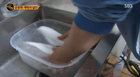 달인이 알려주는 흰색 신발 세탁법 | 인스티즈