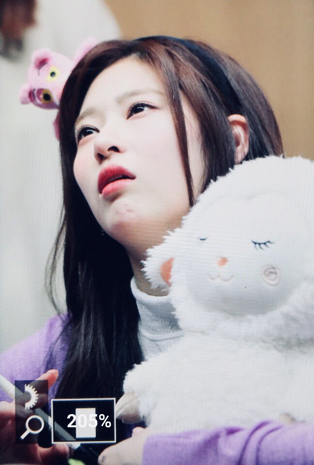 항상 어딘가 억울하고 애잔한 아이즈원 민주.jpg | 인스티즈