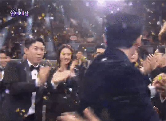 유재석 대상 확정 후 김구라 표정.gif | 인스티즈