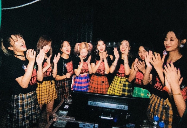 이쯤에서 다시 보는 KPOP 걸그룹 역사상 최초의 돔투어가 발표되던 순간 | 인스티즈