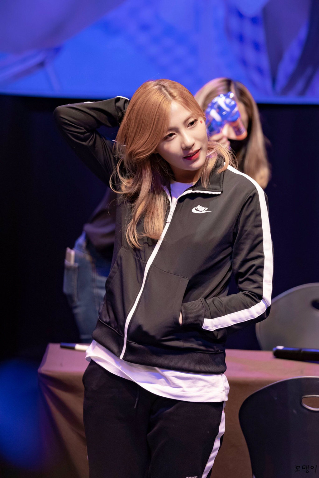 [에이핑크] 오늘은 기타 줄 교체 할 예정이라서 하영이 | 인스티즈