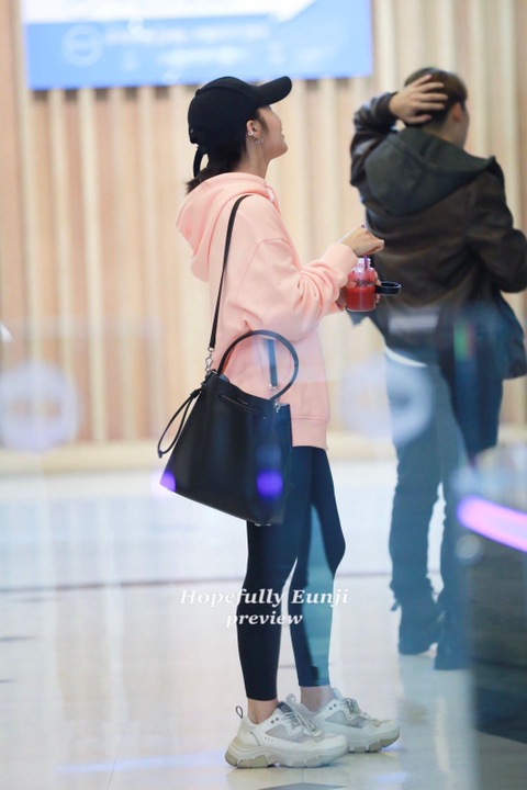 팬들 에게 인사하는 에이핑크 정은지.jpg | 인스티즈