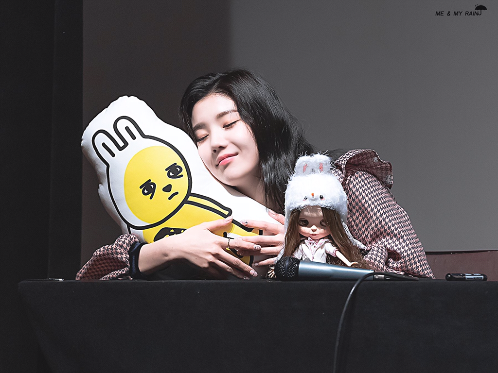 [아이즈원] 12월의 첫 업로드라서 권은비 | 인스티즈