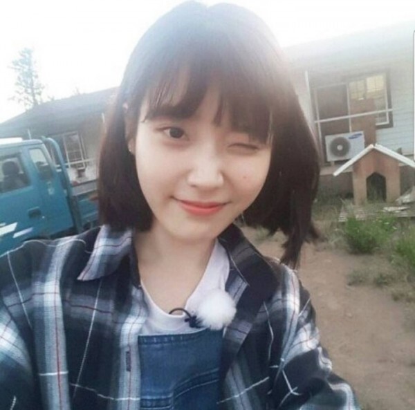 아이유 무대뒤 여친짤 대방출.jpg | 인스티즈