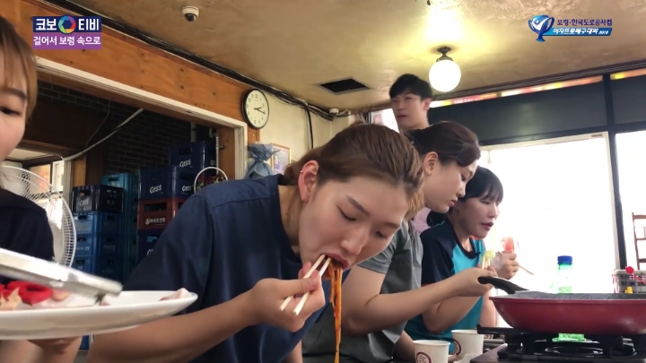 조개구이먹방(?)찍는 여배선수들.jpg | 인스티즈