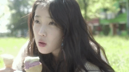 눈빛으로 쌍욕 박는 아이유.gif | 인스티즈