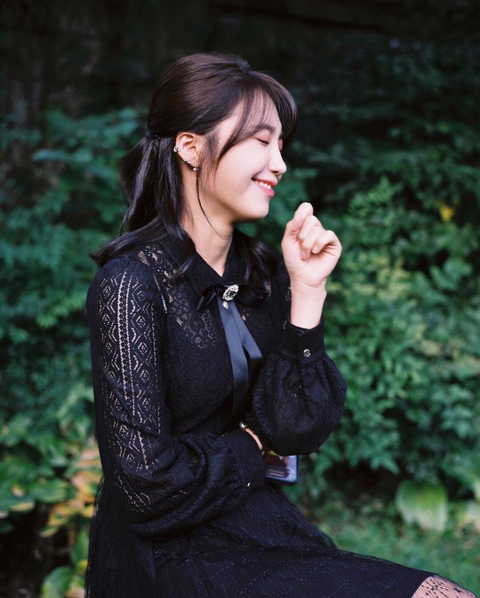 풀밭에서 에이핑크 정은지.jpg | 인스티즈