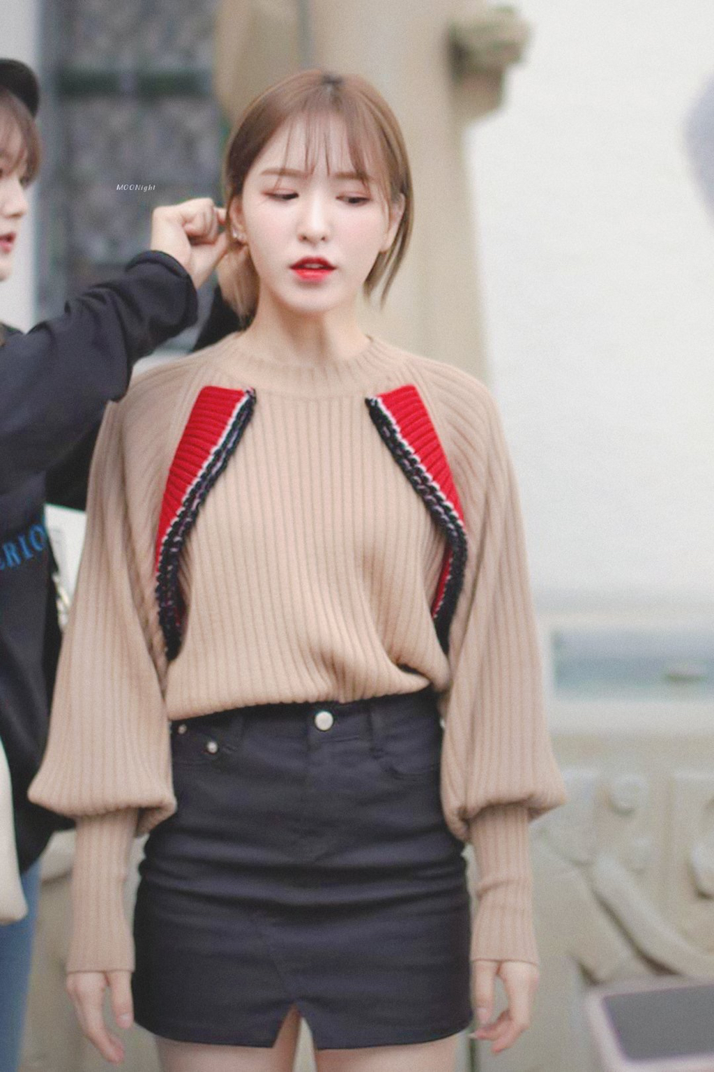 스위스에서 인터뷰하는 레드벨벳 웬디.jpgif | 인스티즈