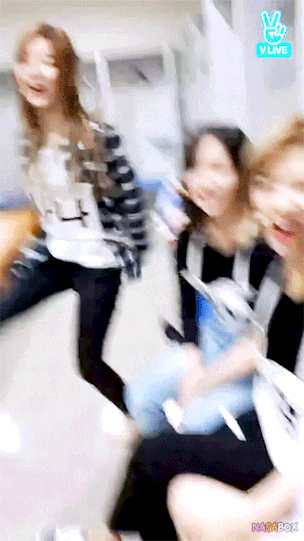 ??? : 사나는 왜 맨발이에요? | 인스티즈