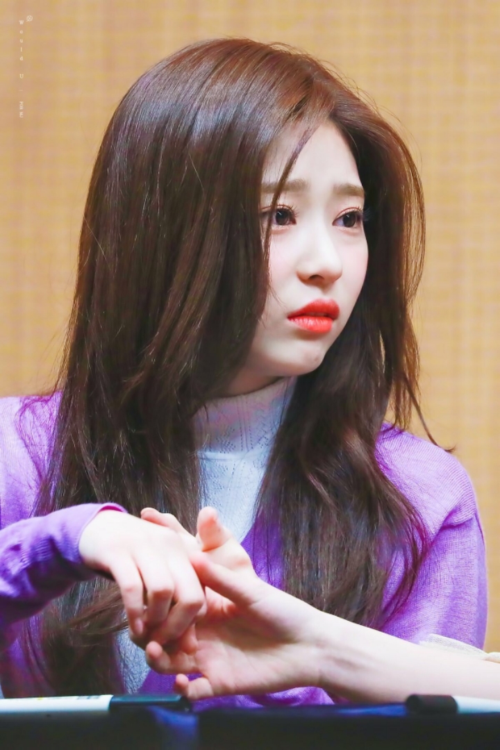 쭈굴미 넘치는 애잔한 개구리 아이즈원 김민주.jpgif | 인스티즈