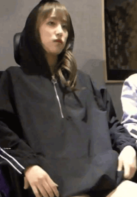 [아이즈원] 주머니 못찾는 최예나 | 인스티즈