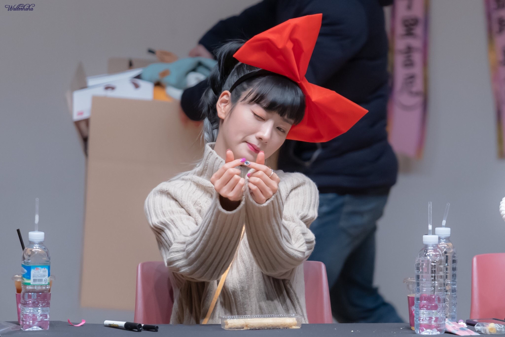 [에이핑크] 은행 갔다가 창구에서 초등학교 동창을 만나서 보미 | 인스티즈