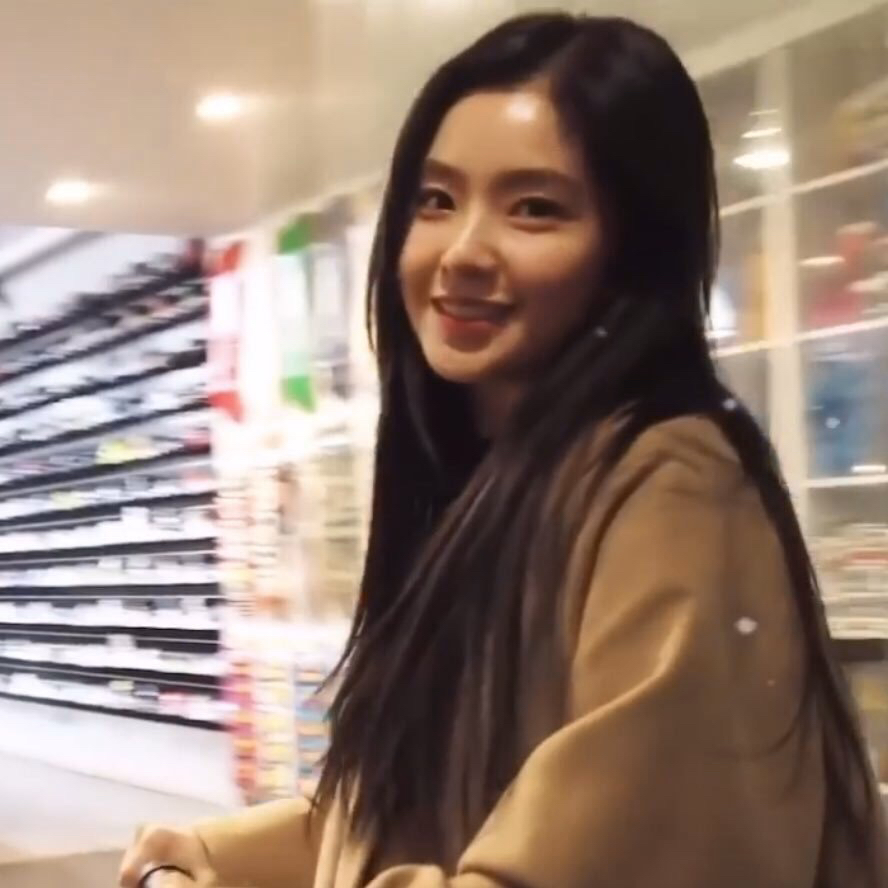 색다른 분위기의 저화질 레드벨벳 아이린들.jpg | 인스티즈